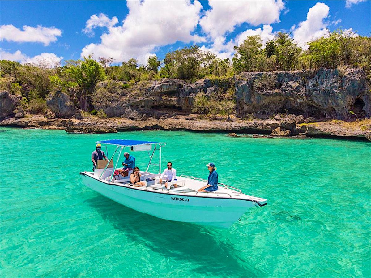 Speedboat arriving at Saona Island